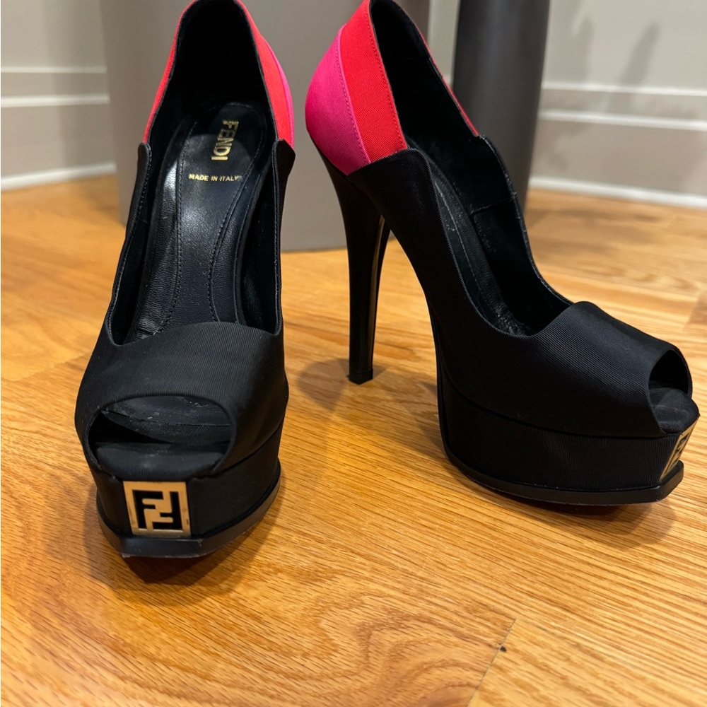 100% FENDI Zucca FF pumps size 6